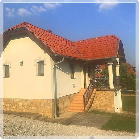 Appartement Kleines Haus à Hévíz Extérieur photo