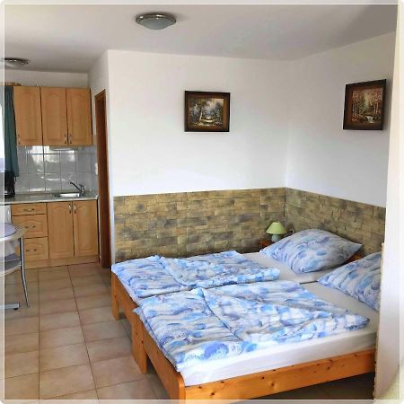Appartement Kleines Haus à Hévíz Extérieur photo